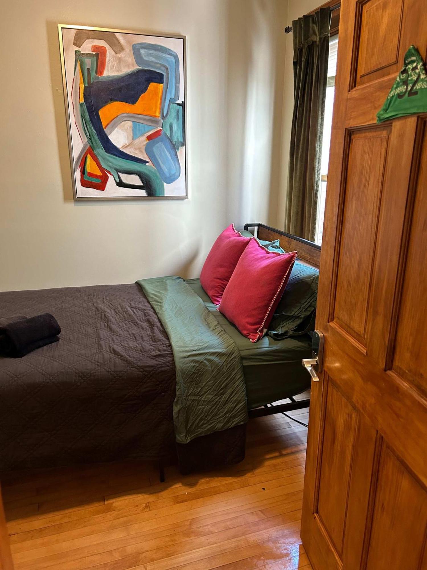 Green Room In Dorothys Bnb Chicago Exterior photo